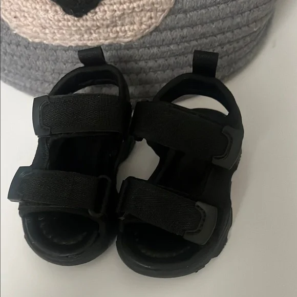 Kids black sandals - Picture 3 of 5